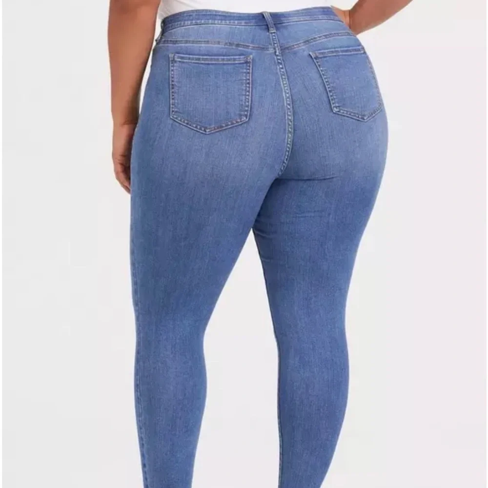 Torrid sky High-Rise Stretch Jeans in Medium Blue